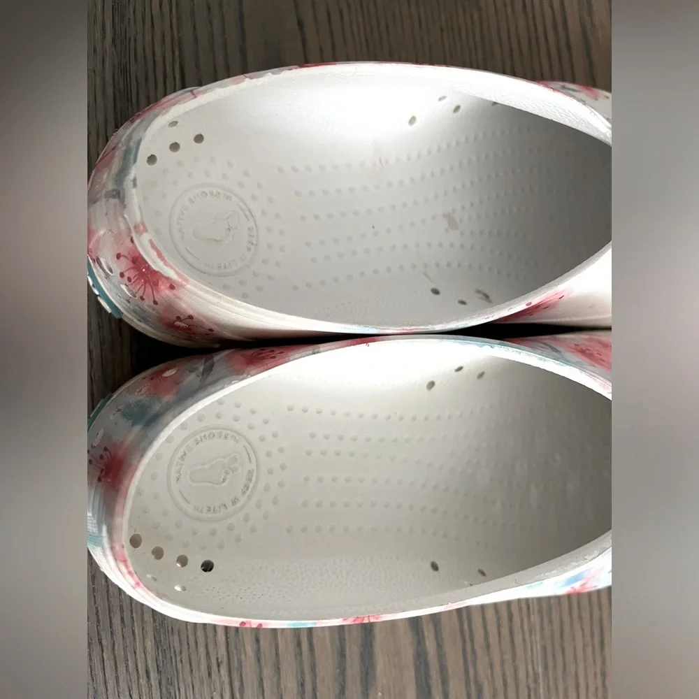 Native Shoes | Size 8W | Cherry Blossom/watercolor - Picture 4 of 4